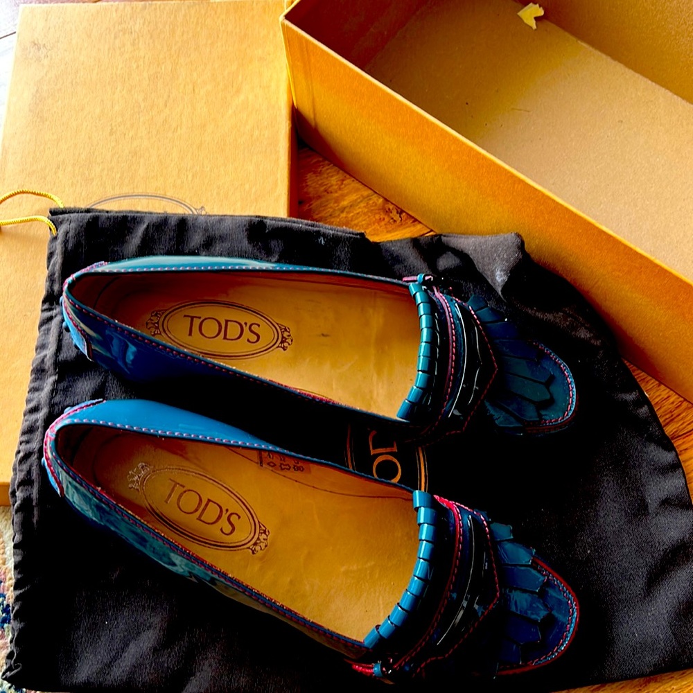 Tod’s Woman paten loafer shoes- signature design
